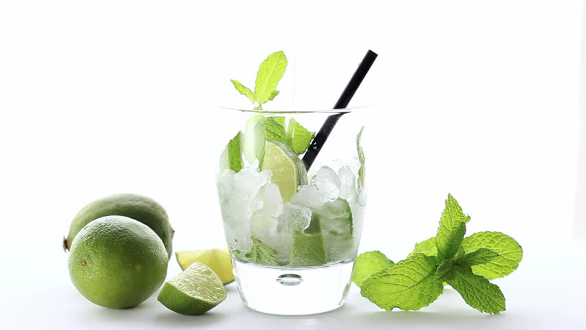 pouring soda on mojito