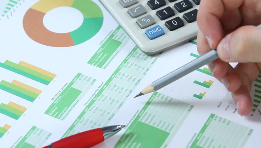 Analyzing green financial report 