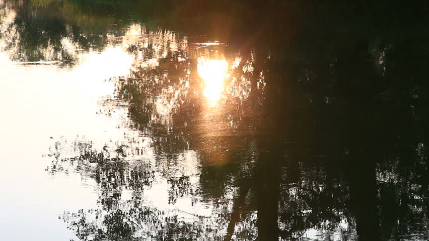 reflection of the rising sun in the lake