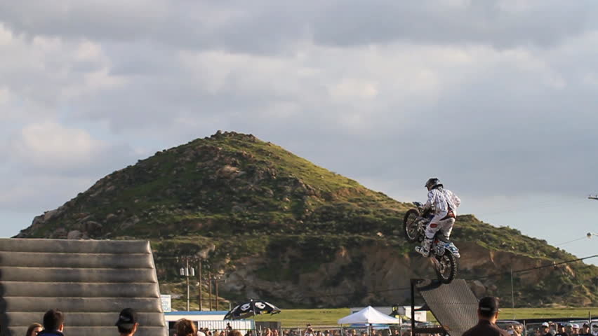 White rider hitting ramp does air twist