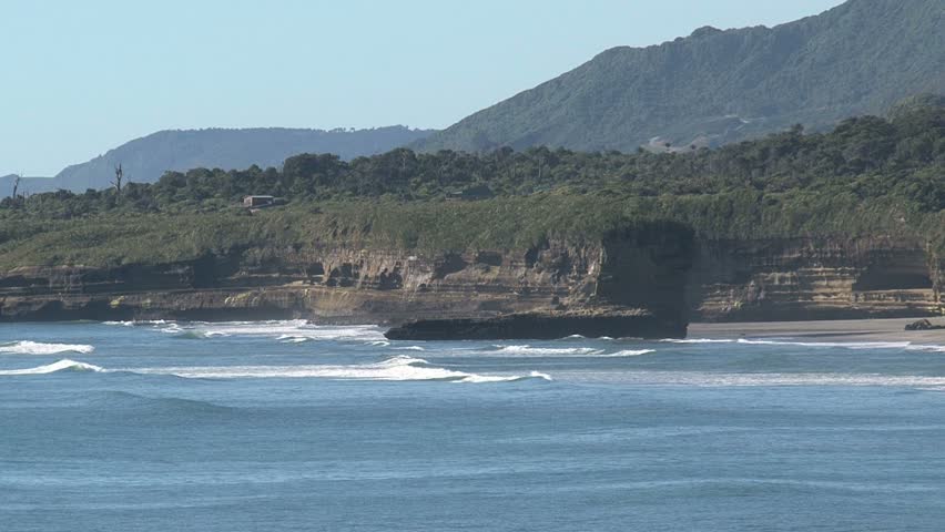 Zoom-out to WS of pancake rocks on New Zealand's South Island