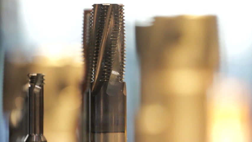 Zoom from one external screw thread to another one