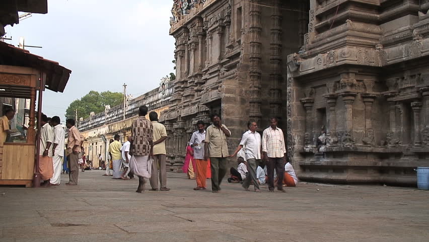 MADURAI, INDIA - NOVEMBER 26, 2006: All Roads Lead to Meenakshi Amman Temple, Madurai, India