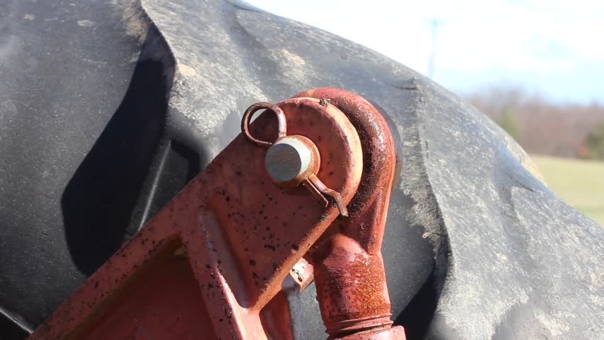 Rusty Link Pin Hit By Rubber Mallet