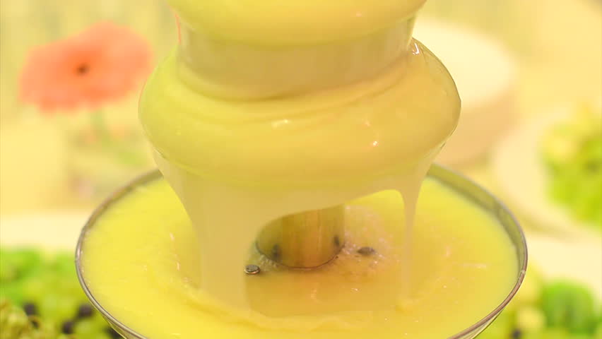 Fondue fountain
