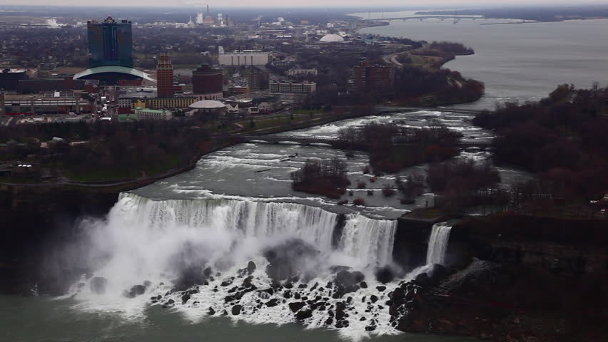 American Falls and Bridal Veil Falls at Niagara Falls with New York in the background.