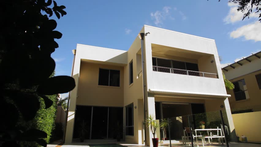 Luxurious Australian house with swimming pool revealed. Dolly shot. HD