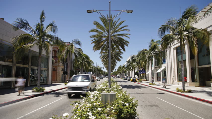 LOS ANGELES - CIRCA MAY 2011: Shoppers on Rodeo Drive, Beverly Hills