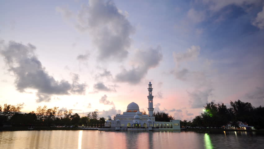 TERENGGANU - JULY 28 : The Sun sets over The Floating Mosque on July 28, 2011 at Kuala Terengganu, Malaysia