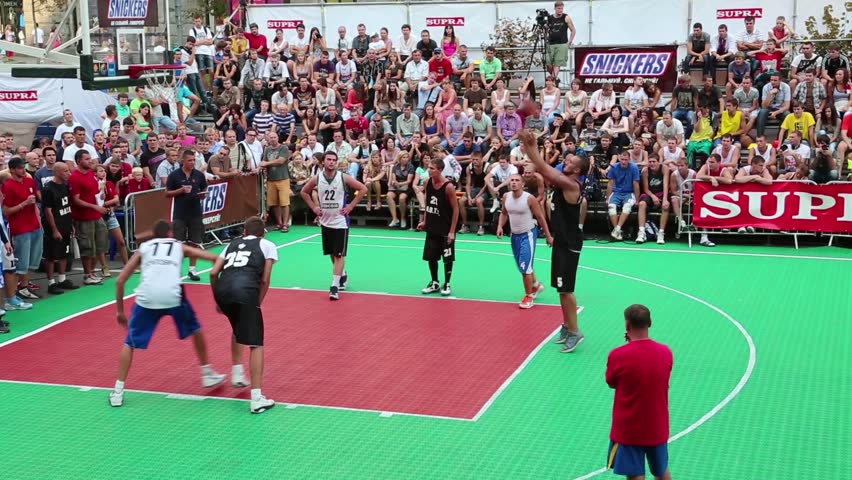 KIEV, UKRAINE - AUGUST 24: Final Ukrainian streetball league on Khreschatyk street dedicated to celebrating Independence Day in Kiev, Ukraine, August 24, 2012