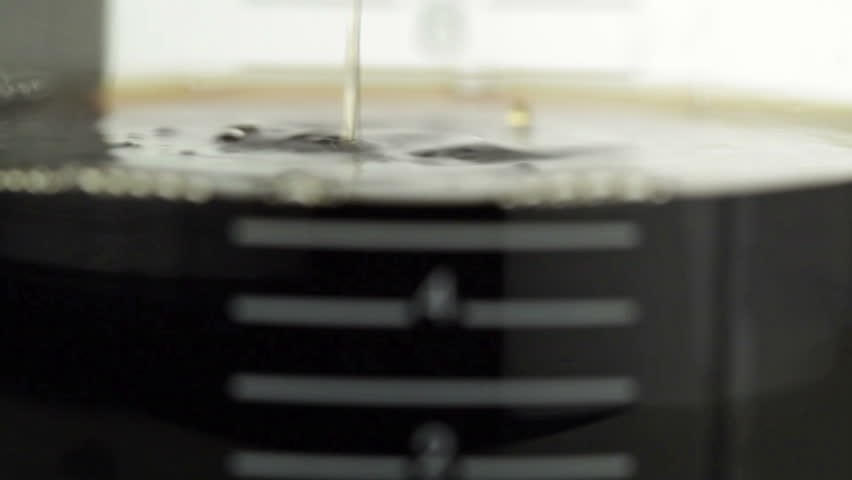 Coffeemaker, slow zoom from the drops to the scale of the coffee decanter
