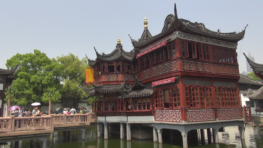 SHANGHAI - MAY 10, 2012, People visiting Yuyuan Garden,Yu Yuan Park