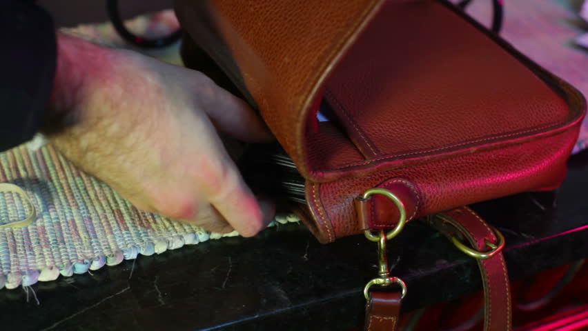 Stealing out of a purse