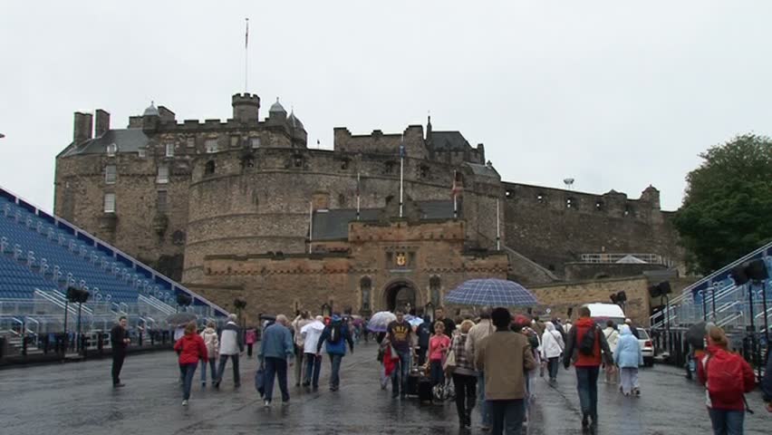 EDINBURGH â JULY 28: Front Gate of the Castle on july 28, 2011 in Edinburgh, Scotland, UK 