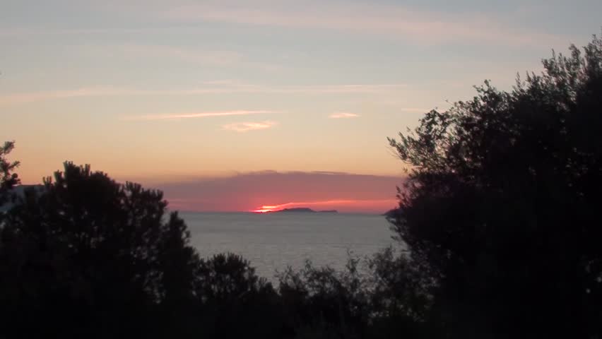 Sunset behind the Crocodile island, zoom in
