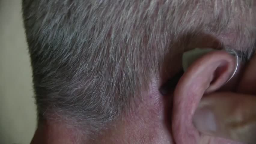 man using hearing aids