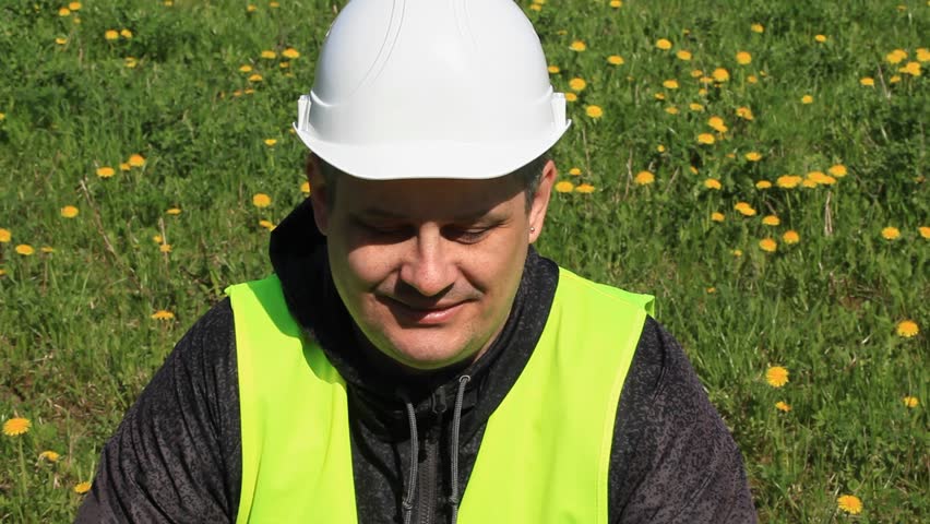 Funny worker on dandelion field episode 1