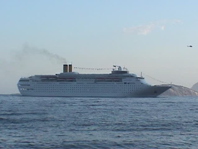 Enormous cruise liner in Ipanema (Rio de Janeiro, Brazil) - sound, DV 4:3, Sony TRV 130