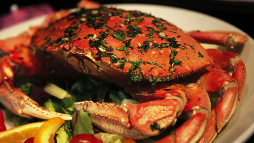 Cooked crabs with spicy sauce and salad