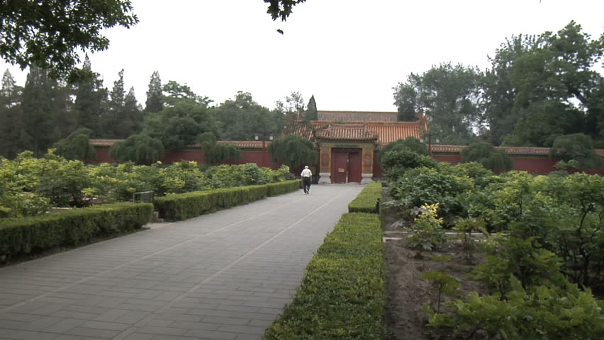 BEIJING - MAY 16 2009: Tourists are starting to return to popular vacation spots like Forbidden City after the world wide recession starts showing signs of recovery. 