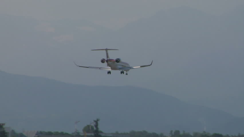 Aircraft landing 