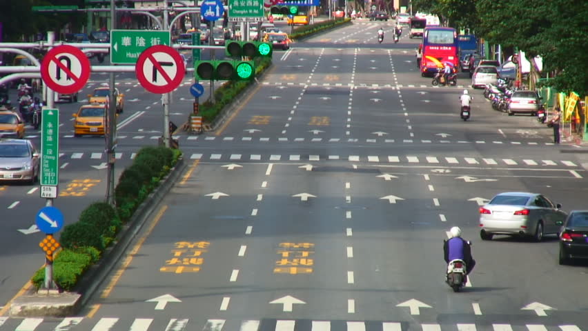Chaotic Downtown Traffic Timelapse (progressive scan) 