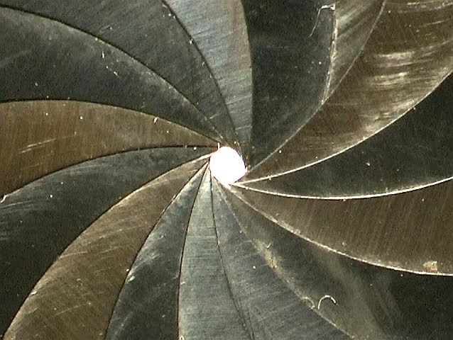 Dusty old diaphragm open and close