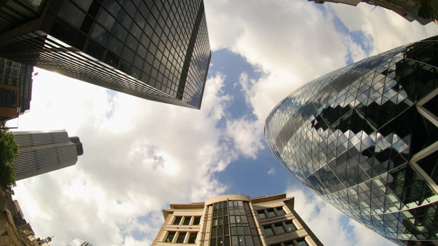 fisheye shot looking up to the sky catpuring the swiss RE building in london