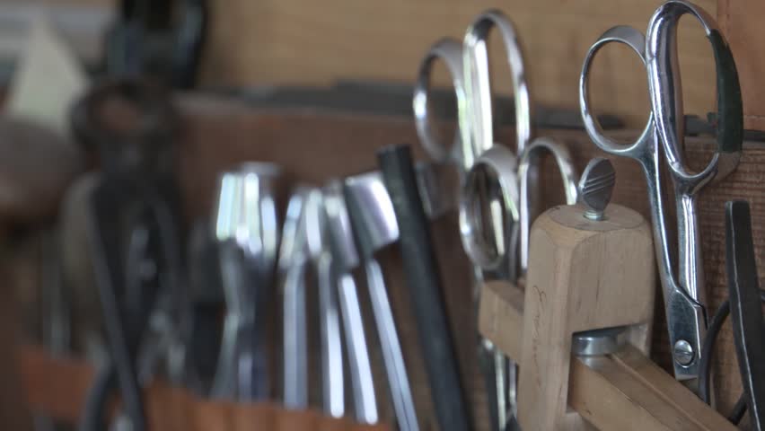 Header of leatherworker