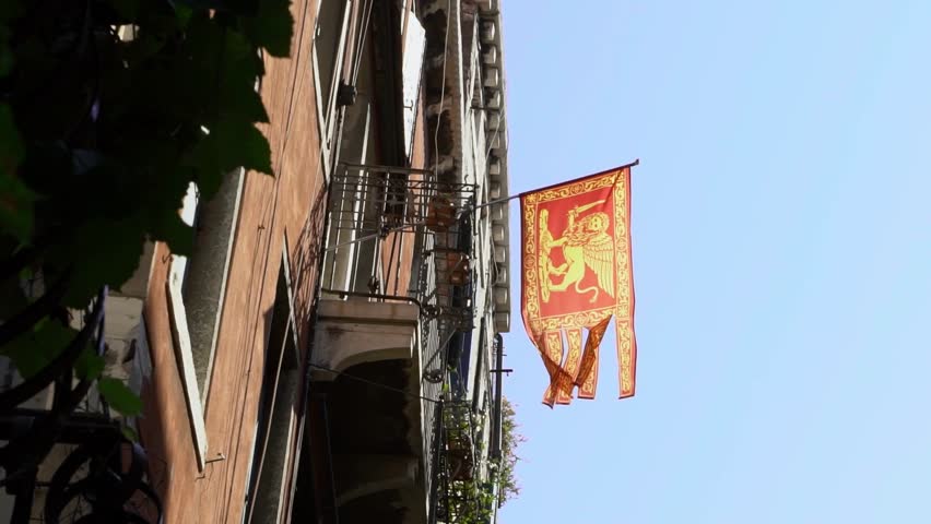 Venetian Flag Waving In The Stockvideos Filmmaterial 100