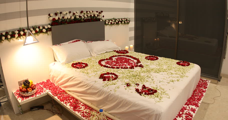 First Night Romantic Bedroom With Video De Stock Totalmente Libre