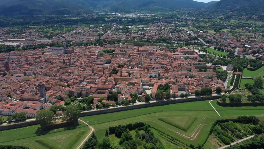 Piazza Anfiteatro in Lucca, Italy image - Free stock photo - Public ...