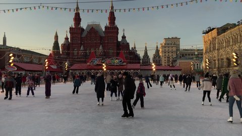 Москва 6 декабря. Москва красная площадь декабрь 2020. Каток красная площадь монтаж. Красная площадь зимой GD. Кадры с Москвы декабрь 2020.