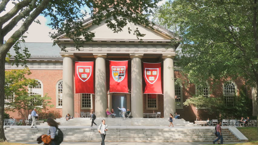 CAMBRIDGE, MA- SEPT 18, 2015: Students Walking Through Harvard ...