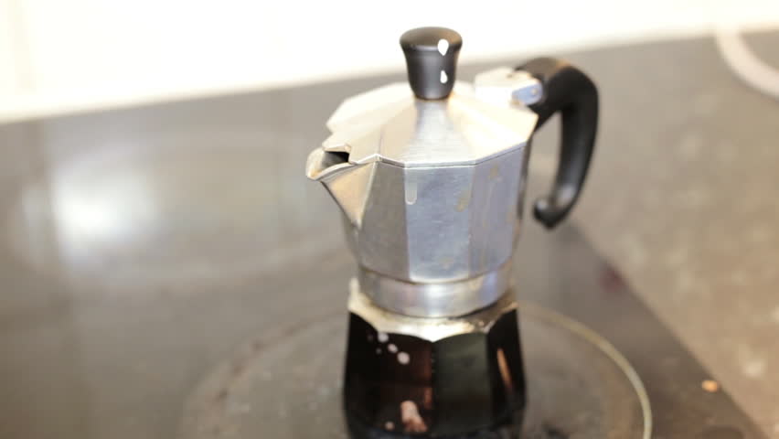 Italian Coffee Sprinkling Out Moka Pot 