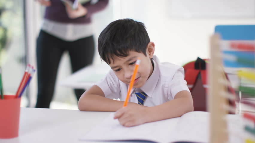 A little boy sitting in the classroom. | Photo:Shutterstock