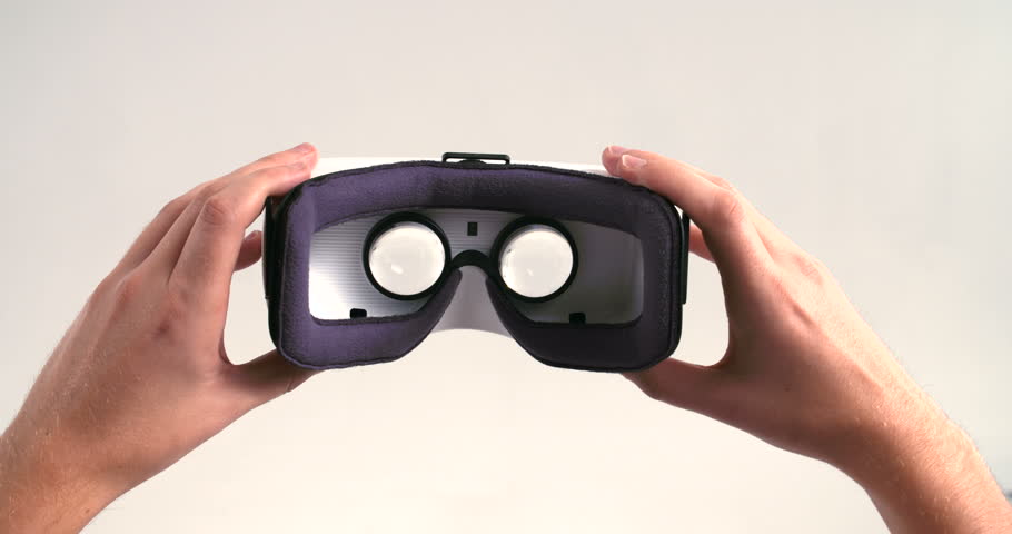 Виртуальная реальность голая. Голая в очках виртуальной реальности. Кадры из фильмов про виртуальную реальность. Virtual reality pov. Очки виртуальной реальности внутри.