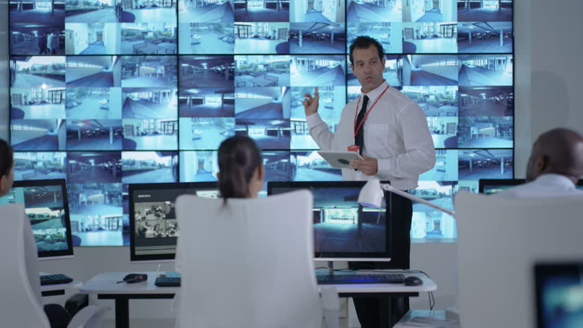 4k Security Officer Communicating With Stock Videoer 100 Royaltyfri 23019997 Shutterstock