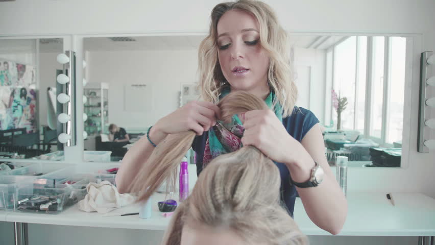 Hairstylist Makes Styling A Girl Stockvideos Filmmaterial 100 Lizenzfrei 25826117 Shutterstock