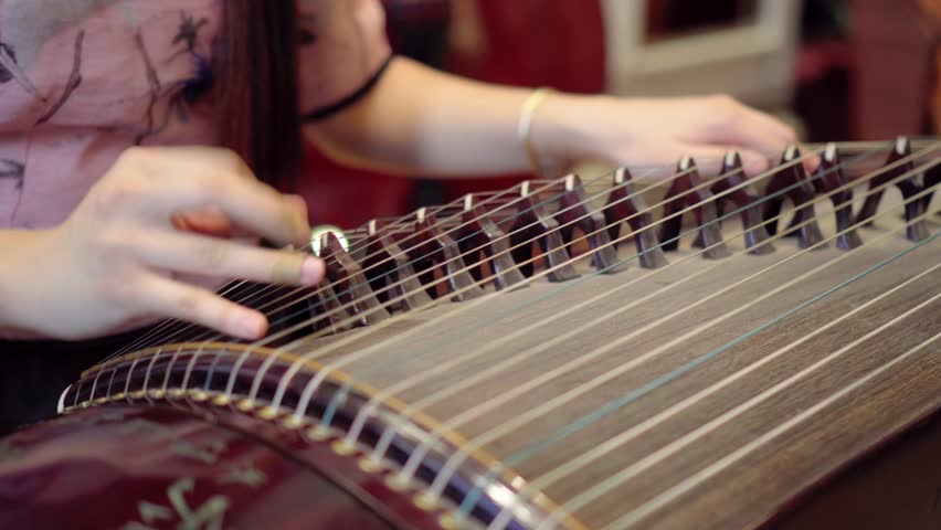 Header of zither