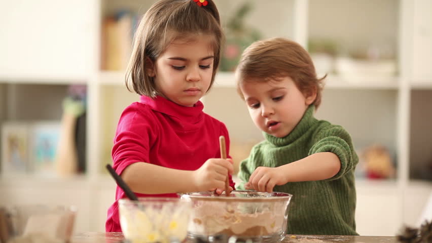 The children make a. Kid make a Cake. Kid asking a Cake. Cake made by children.