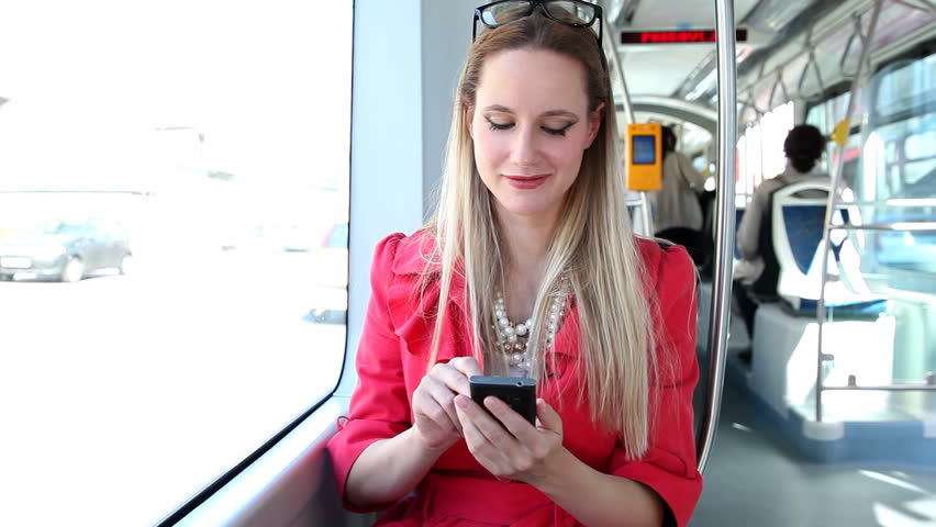 blonde-woman-giving-ride