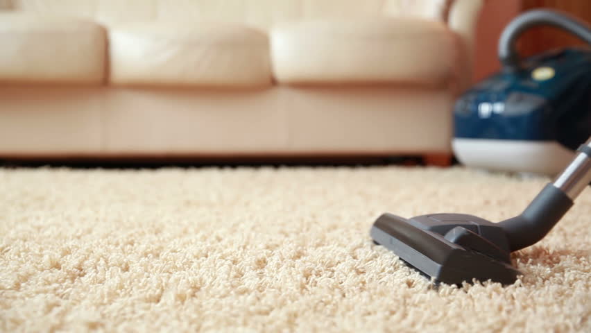 Cara Membersihkan Karpet dengan Mesin dan Tangan