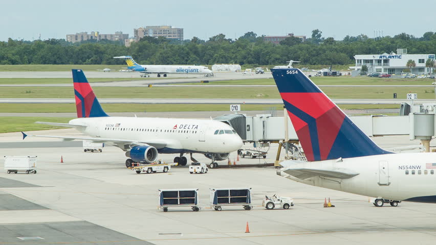 Stock video of new orleans - 2014: delta airlines | 7621537 | Shutterstock